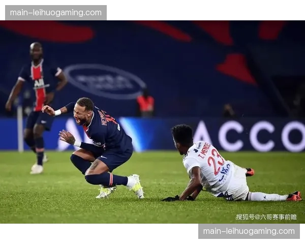 纽卡边路防守漏洞明显成为丢球核心原因，后防线球员配合默契度不足